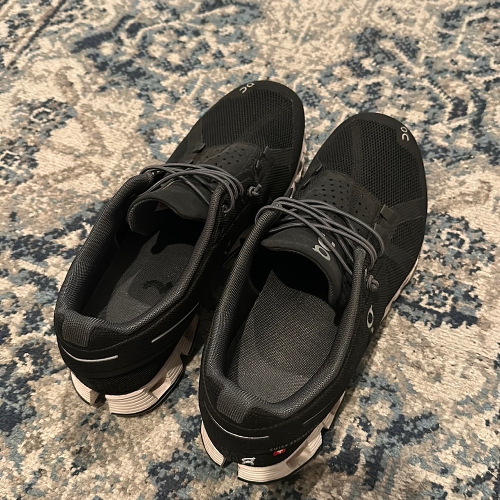 Women’s On Cloud black/white